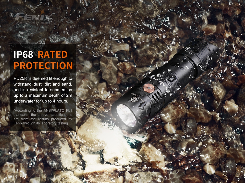 Fenix PD25R Sierra Green 800lm 250m Rechargeable Flashlight Senter LED Senter Fenix ​​​​PD25R Sierra Green adalah senter portabel dengan port pengisian Tipe-C yang tersembunyi. PD25R menghasilkan output maksimum 800 lumens dan jarak cahaya hingga 250 meter. PD25R ditenagai oleh satu baterai Li-ion 16340 yang dapat diisi ulang (termasuk) atau dapat beroperasi dengan baterai Lithium CR123A sekali pakai. Indikator level baterai boot-up memungkinkan anda selalu mengetahui status baterai. Nyala/mati dan nyalakan sesaat diaktifkan dengan sakelar ekor taktis dan enam mode pencahayaan dipilih dengan sakelar samping termasuk mode strobo. Bawa Fenix ​​​​PD25R sesuai keinginan anda, di ransel, ikat pinggang, atau sistem MOLLE dengan klip bodi dua arah. Ringkas dan kokoh dengan peringkat tahan debu dan tahan air IP68, senter ini sangat cocok untuk hampir semua aktivitas luar ruangan atau pekerjaan.