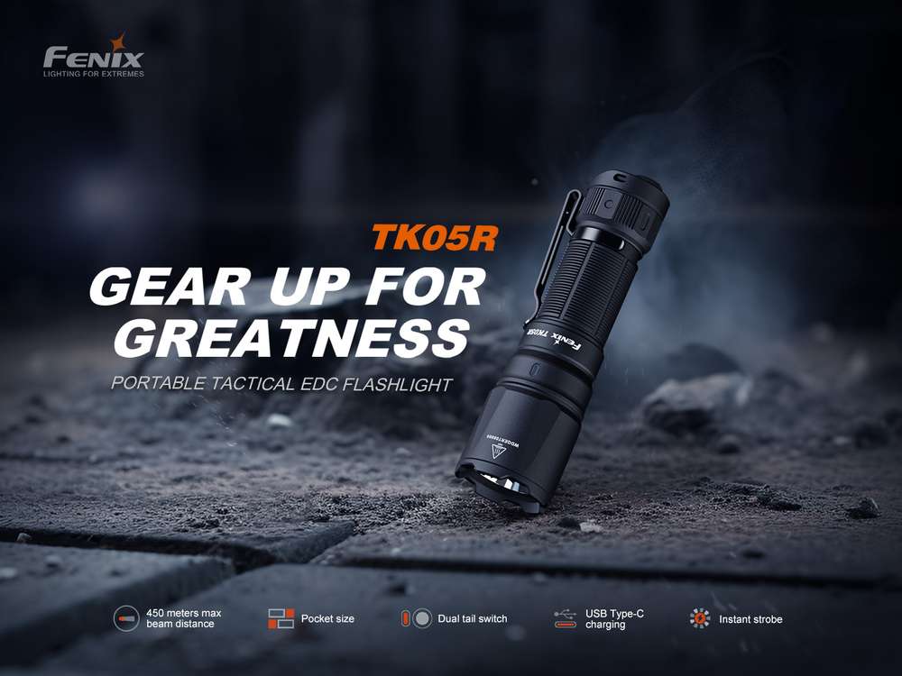 Fenix TK05R 1000lm 450m Rechargeable Tactical EDC Flashlight Senter LED Fenix TK05R adalah senter compact dengan candela tinggi, menggunakan parabolic reflector, yang dirancang dengan presisi. Desain senter menghasilkan sinar output yang terkonsentrasi dan terfokus tajam, dioptimalkan untuk visibilitas jarak jauh yang luar biasa, baik dalam kondisi cahaya sekitar yang gelap atau menembus penghalang optik seperti kaca film. Senter ini dapat memfasilitasi pencahayaan untuk identifikasi potensi ancaman secara cepat dan tepat. Dilengkapi dengan baterai 1100mAh yang dapat diisi ulang, senter Fenix TK05R ini dilengkapi port pengisian yang menggunakan kabel USB Type-C yang disertakan. Memiliki peringkat IP68 dan konstruksi bahan bodi aluminium A6061-T6 yang kokoh. Pancaran output cahaya yang terfokus sangat bermanfaat untuk mengamati obyek jarak jauh, meminimalkan pantulan cahaya ke arah pengguna, sehingga menjaga penglihatan pada malam hari. Fenix TK05R dapat memberikan kinerja pencahayaan yang handal di beragam skenario.