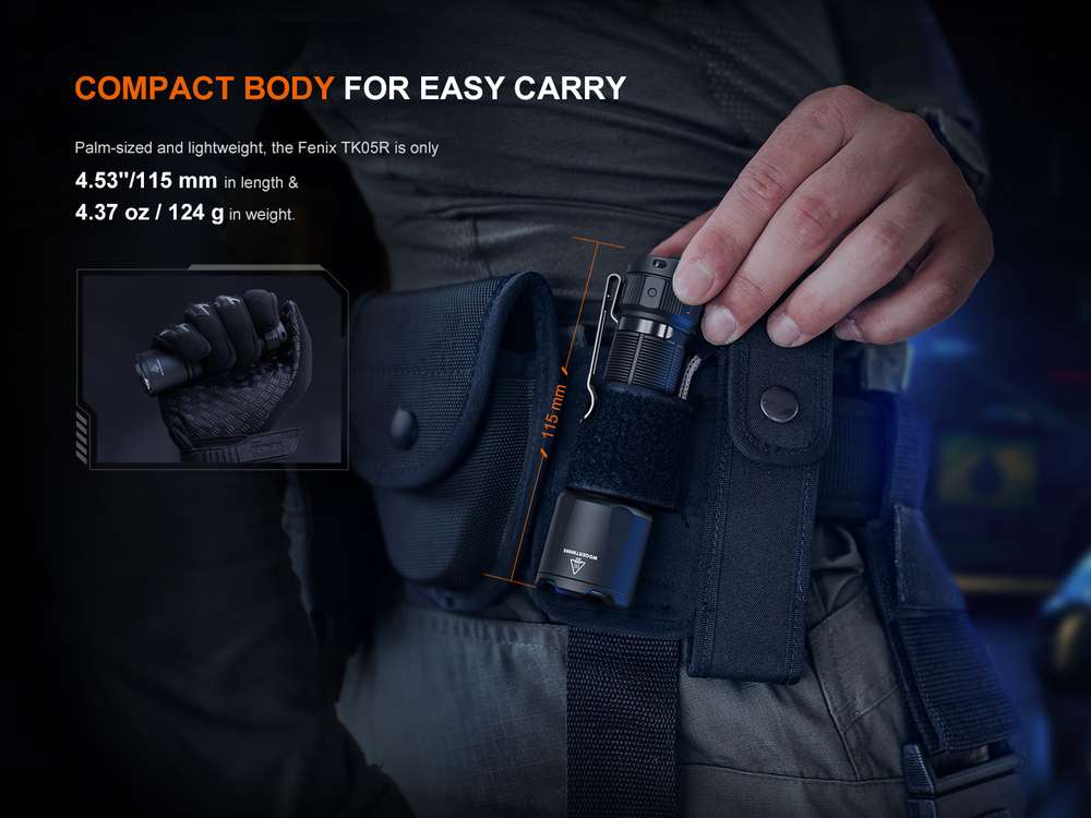 Fenix TK05R 1000lm 450m Rechargeable Tactical EDC Flashlight Senter LED Fenix TK05R adalah senter compact dengan candela tinggi, menggunakan parabolic reflector, yang dirancang dengan presisi. Desain senter menghasilkan sinar output yang terkonsentrasi dan terfokus tajam, dioptimalkan untuk visibilitas jarak jauh yang luar biasa, baik dalam kondisi cahaya sekitar yang gelap atau menembus penghalang optik seperti kaca film. Senter ini dapat memfasilitasi pencahayaan untuk identifikasi potensi ancaman secara cepat dan tepat. Dilengkapi dengan baterai 1100mAh yang dapat diisi ulang, senter Fenix TK05R ini dilengkapi port pengisian yang menggunakan kabel USB Type-C yang disertakan. Memiliki peringkat IP68 dan konstruksi bahan bodi aluminium A6061-T6 yang kokoh. Pancaran output cahaya yang terfokus sangat bermanfaat untuk mengamati obyek jarak jauh, meminimalkan pantulan cahaya ke arah pengguna, sehingga menjaga penglihatan pada malam hari. Fenix TK05R dapat memberikan kinerja pencahayaan yang handal di beragam skenario.