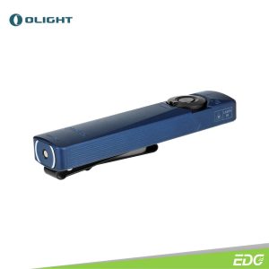 Olight Arkfeld Ultra Navy Blue CW 1400lm Rechargeable Flashlight Senter LED+ UV+ Green Laser Olight Arkfeld Ultra terbuat dari O-aluminium, bahan eksklusif yang ditemukan oleh Olight yang dua kali lebih keras dari paduan aluminium 6061 standar, menawarkan ketahanan aus dan gores yang luar biasa untuk penggunaan sehari-hari. Didesain dengan garis-garis angular dan tepi yang tegas, senter ini memiliki tampilan unik dan mencolok. Dilengkapi dengan cahaya cool white max 1400 lumens, sinar laser hijau (class 3R), dan cahaya UV, semuanya mudah diakses dengan sakelar pemilih. Dari presentasi hingga pemeriksaan kebersihan, tiga lampu Arkfeld Ultra sangat cocok untuk kebutuhan anda. Selain itu, desain ramping dan klip saku dua arah membuat lampu yang ditingkatkan ini ideal untuk bepergian atau bekerja. Serbaguna dan sangat tangguh, Arkfeld Ultra adalah pilihan terbaik untuk peralatan EDC.