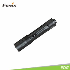 Fenix PD32R 1400lm 347m Rechargeable Tactical Flashlight Senter LED Fenix ​​PD32R merupakan senter taktis isi ulang yang kompak dan mampu memancarkan cahaya hingga jarak 347 meter dengan kecerahan output maksimal 1400 lumens. Fenix PD32R dilengkapi dengan baterai isi ulang 3400mAh yang dapat diisi ulang, melalui port pengisian daya USB Tipe C yang tersembunyi pada senter. Sebagai alternatif, senter dapat ditenagai oleh dua baterai CR123A (tidak termasuk) yang lebih tahan terhadap cuaca dingin, sehingga ideal untuk penggunaan pencahayaan di luar ruangan dan di ketinggian. Senter ini sangat cocok untuk penggunaan aktivitas penegakan hukum / taktis, dengan sakelar ekor multi-fungsi yang mengontrol fungsi on/off, mode strobe, dan empat tingkat kecerahan output. Ringkas dan kokoh, dengan peringkat tahan debu dan tahan air IP68, senter kokoh ini sangat cocok untuk keperluan luar ruangan dan taktis.