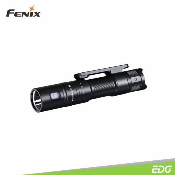 Fenix LD12R 600lm 186m Rechargeable Dual Senter LED Flashlight Fenix ​​LD12R adalah senter luar ruangan profesional berukuran ringkas yang dilengkapi sumber cahaya ganda. Didukung oleh satu baterai ARB-L14-800, senter ini menghasilkan output maksimal 600 lumens pada jarak pencahayaan hingga 186 meter. Senter ini juga kompatibel dengan baterai tipe alkaline AA atau baterai Ni-MH. Dilengkapi dengan LED cool white berkualitas tinggi, lampu utama memancarkan empat tingkat output dengan sinar stabil yang sesuai dengan berbagai aplikasi luar ruangan, sedangkan lampu samping menghasilkan sinar yang seimbang dan lembut. Anda dapat memasang senter ke permukaan logam terdekat dengan klip badan magnetis untuk penggunaan bebas genggam. Fitur tambahannya termasuk port pengisian daya Tipe-C yang tersembunyi dan perlindungan rating IP68. Fitur – fitur ini menjadikan Fenix ​​LD12R pilihan tepat untuk  berbagai aktivitas luar ruangan dan bekerja.