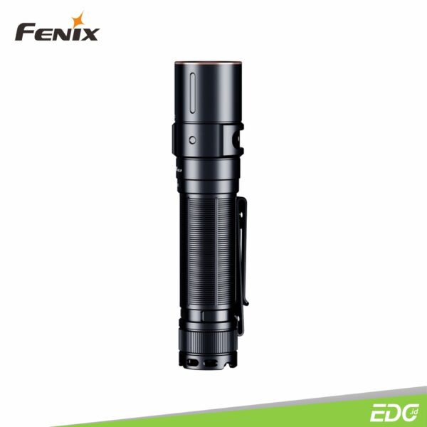 Fenix E28R V2.0 1700lm 273m Rechargeable Flashlight Senter LED Fenix ​​E28R V2.0 merupakan senter EDC isi ulang yang sudah lama ditunggu-tunggu oleh para pecinta EDC. Didukung oleh baterai 3400mAh yang disertakan, senter ini mel output maksimal 1700 lumen dan jarak pancaran maksimal 273 meter. Port pengisian daya USB Type-C memungkinkan pengisian daya yang cepat dan nyaman. Menjadi sangat ringkas untuk kenyamanan dibawa sehari-hari, lampu ini dapat dibawa di saku atau dipegang di tangan Anda dengan mudah. Pengoperasian senter sangat sederhana, dengan satu saklar samping yang mengontrol semua fungsi. Lampu Peringatan unik dapat memperingatkan orang lain tentang posisi Anda dan meningkatkan keselamatan. Fitur tambahannya mencakup ekor magnetis, klip bodi dua arah, dan perlindungan berperingkat IP68. Ringkas dan kokoh, E28R V2.0 adalah alat penerangan hebat untuk perjalanan sehari-hari, berkemah, dan hiking.