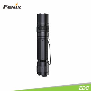 Fenix PD36R Pro 2800lm 380m Rechargeable Flashlight Senter LED Bundle Fenix MINI-LITE <b>Special offer bundle package Fenix PD36R Pro dengan Fenix MINI-LITE</b> Senter Fenix PD36R Pro adalah senter isi ulang berkinerja tinggi yang pasti akan mengejutkan anda. Dilengkapi dengan LED Luminus SFT70, senter ini menawarkan performa luar biasa dengan menghasilkan hingga 2800 lumens dan jarak jangkau 380 meter, semuanya dengan baterai 5000 mAh yang disertakan. Baterai berkapasitas tinggi ini dapat diisi ulang dengan mudah melalui port USB-C pada senter. Pengoperasian senter LED yang kuat ini sangat mudah dengan sakelar ekor ganda untuk nyala/mati sesaat, kemampuan untuk mengganti lima mode penerangan, dan aktivasi strobe instan. Selain itu, anda selalu dapat melihat status daya baterai dengan indikator level baterai eksternal. Daya dan waktu operasional yang terkandung dalam senter ini tidak tertandingi untuk ukurannya yang dapat digenggam. Dengan peringkat IP68, senter ini tahan debu dan air, menjadikannya alat penerangan serbaguna yang sempurna bagi mereka yang membutuhkan kecerahan maksimum dan waktu operasional yang lama.
