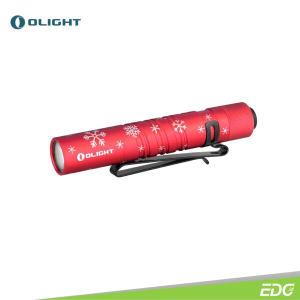 Olight i3T EOS Snowflake Red 180lm 60m Flashlight Senter LED (Note: Patern / motif pada setiap unit akan berbeda – beda) Olight i3T EOS Snowflake Red didukung oleh baterai AAA tunggal dengan output maksimum 180 lumens. Senter ini dilengkapi dengan Philips LUXEON TX LED yang sangat baik dan dipasangkan dengan lensa optik TIR yang menghasilkan sinar lembut dan seimbang. i3T juga dilengkapi dengan klip dua arah untuk memberikan beberapa opsi membawa di saku atau ransel. Olight i3T adalah senter yang sangat nyaman untuk dibawa kemanapun Anda pergi.
