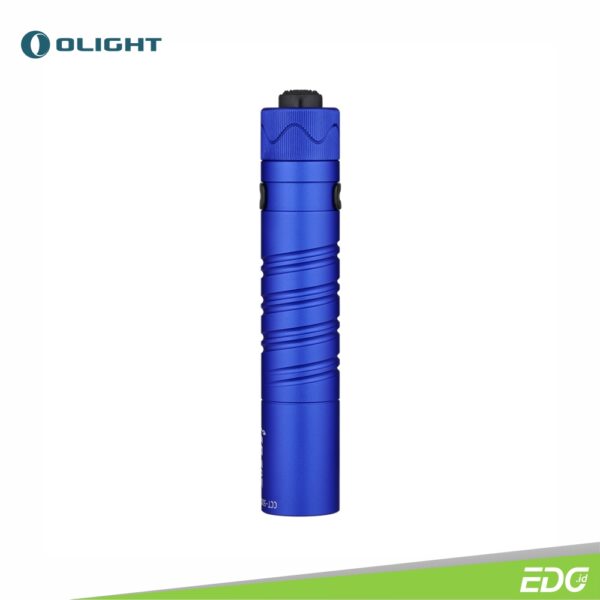 Olight i5R EOS Blue HCRI 285lm 58m Flashlight Senter LED Olight i5R EOS Blue (HCRI version: High CRI (≥90) Version of i5R) is the rechargeable version of i5T EOS, one of our most popular tail-switch EDC flashlights. It adopts a customized 1420mAh Li-ion battery with an integrated USB Type-C interface for charging. The high-performance LED, paired with a PMMA lens, produces a soft and balanced beam up to 285 lumens. Like the i5T EOS, it features a tail switch, aerospace grade aluminum alloy body, unique double helix knurling, and a two-way pocket clip. The i5R is the perfect upgrade with higher performance and a rechargeable design.