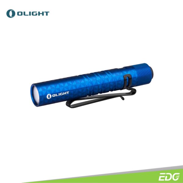 Olight i3T EOS Pinwheel Blue 180lm Flashlight Senter LED Olight i3T EOS Pinwheel Blue didukung oleh baterai AAA tunggal dengan output maksimum 180 lumens. Senter ini dilengkapi dengan Philips LUXEON TX LED yang sangat baik dan dipasangkan dengan lensa optik TIR yang menghasilkan sinar lembut dan seimbang. i3T juga dilengkapi dengan klip dua arah untuk memberikan beberapa opsi membawa di saku atau ransel. Olight i3T adalah senter yang sangat nyaman untuk dibawa kemanapun Anda pergi.