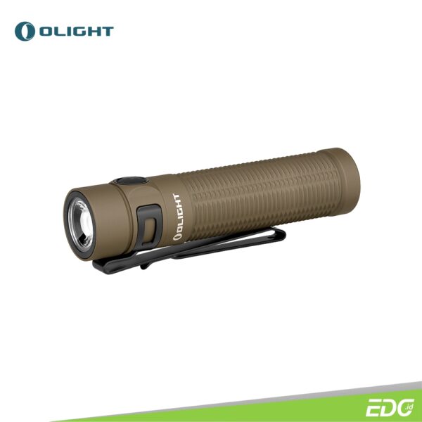 Olight Baton 3 Pro Max Magnesium Alloy Desert Tan CW Rechargeable Flashlight Senter LED Olight Baton 3 Pro Max Magnesium Alloy Desert Tan CW (Cool White 5700 – 6700K) is a compact but powerful EDC flashlight that delivers up to 2,500 lumens, ensuring you have enough light for any occasion. The optical system has been optimized, allowing the hidden proximity sensor to still protect you from potential risks of lens obstruction or accidental activation, while solving the problem of hypersensitivity. Users can disable the sensor temporarily or permanently and reenable it as desired. It also features a new way to check battery level: just quickly shake the flashlight to activate its battery indicator. The battery level is clearly shown with this simple shake and without needing to turn on the flashlight. Easily charge its included 5000mAh battery with Olight’ s signature magnetic charging cable and it will run up to 60 days. The included L-shape stand is used to store the flashlight conveniently.