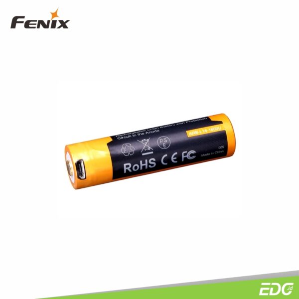Fenix ARB-L14-1600U Battery 14500 1.5V 1600 mAh Rechargeable Micro USB Fenix ​​ARB-L14-1600U adalah baterai lithium-ion 1600mAh 14500 1,5V yang dirancang khusus untuk penggunaan pada unit senter dan merupakan battery yang sesuai untuk semua model Fenix ​​saat ini yang kompatibel dengan baterai AA 1,5 volt. Fenix ​​ARB-L14-1600U dapat diisi ulang melalui port micro usb. Kabel (tidak termasuk) dapat dicolokkan langsung ke lubang port pada fisik baterai, sangat praktis. Baterai Fenix ​​ARB-L14 1600U dilengkapi indikator LED untuk status pengisian daya.