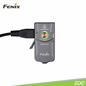 Fenix E03R V2.0 Gunmetal Gray 500lm 90m Rechargeable Flashlight Senter Mini LED Fenix E03R V2.0 senter mini gantung kunci yang memancarkan maksimum output hingga 500 lumens. Dibuat dari CNC full metal dengan panjang sekitar 2”, ini adalah ukuran senter EDC yang sempurna. Battery dapat diisi ulang dengan cepat melalui port pengisian USB Type-C. Dilengkapi dengan breathing light unik yang dipasang di sekitar tombol sakelar. Senter ini juga kokoh dengan rating IP66 tahan percikan dan tahan debu. Fenix E03R V2.0 sangat terang untuk ukurannya yang kecil, Fenix E03R V2.0 akan langsung menjadi senter mini favorit anda sehari – hari.