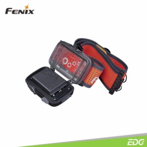 Fenix HL32R-T Black 800lm 132m Trail Running Rechargeable Headlamp Senter Kepala LED Fenix ​​HL32R-T adalah senter kepala trail running rechargeable yang berperforma tinggi dan ringan. Dilengkapi dengan baterai pack rechargeable Fenix ARB-LP1900 dan juga kompatibel dengan baterai 3 × AAA alkaline (tidak termasuk). Fenix ​​HL32R-T memancarkan output maksimal 800 lumens dan memiliki waktu kerja maksimal yang mengesankan hingga 150 jam. Pencahayaan spotlight dan floodlight yang dikontrol secara terpisah oleh dua sakelar, jarak pancaran cahaya hingga 132 meter, perlindungan berperingkat IP66, dan bodi dari bahan magnesium yang ringan, semuanya menjadikan Fenix ​​HL32R-T pilihan sangat tepat untuk berbagai jenis aktivitas luar ruangan seperti lari lintas alam / trail running, mendaki gunung, dan trekking.