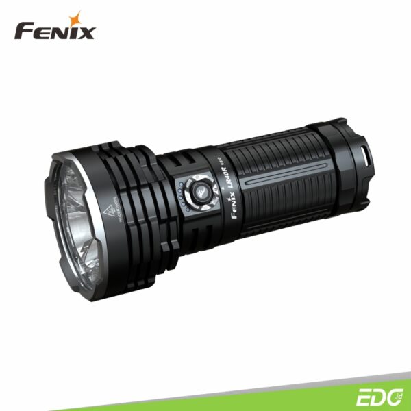 Fenix LR40R V2.0 15000lm 900m Searchlight Rechargeable Flashlight Senter LED Fenix ​​LR40R V2.0 adalah senter rechargeable pencarian ultra-compact berperforma tinggi yang memadukan lampu spotlight dan lampu floodlight, dengan maksimum output 15000 lumens dan jarak cahaya hingga 900 meter. Anda dapat mengoperasikan Fenix LR40R V2.0 dengan hanya satu tangan, dengan kombinasi sakelar putar dan sakelar elektronik, senter dapat diakses dengan mudah. Senter ini sesuai untuk untuk berbagai aktivitas luar ruangan dan ekstrim, sangat diperlukan dalam aktivitas penjelajahan, search and rescue, serta bertindak sebagai penerangan terbaik untuk mencakup wilayah area yang luas.
