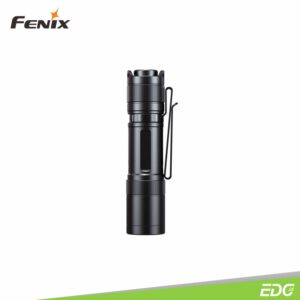 Fenix E12 V3.0 200lm 78m Flashlight Senter Mini LED Fenix ​​E12 V3.0 adalah senter EDC portabel yang ringan. Ditenagai oleh satu baterai AA, senter ini memiliki output maksimum 200 lumens dan dapat memancarkan sinar hingga 78 meter, untuk memenuhi kebutuhan pencahayaan anda. Daya baterai tidak akan dikonsumsi dalam status siaga / standby, yang menyediakan daya yang cukup untuk setiap penggunaan. Pocket clip dua arah dan ekor magnetis memungkinkan penggunaan yang nyaman dan bebas genggam. Fitur tambahan mencakup kemampuan tail standing dan perlindungan berperingkat IP68. Baik Anda sedang bekerja atau bepergian, Fenix ​​E12 V3.0 akan selalu ada untuk menerangi aktivitas anda.