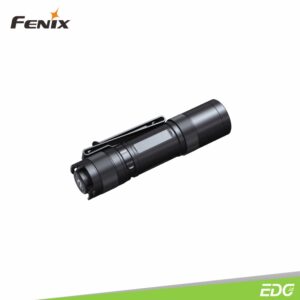 Fenix E12 V3.0 200lm 78m Flashlight Senter Mini LED Fenix ​​E12 V3.0 adalah senter EDC portabel yang ringan. Ditenagai oleh satu baterai AA, senter ini memiliki output maksimum 200 lumens dan dapat memancarkan sinar hingga 78 meter, untuk memenuhi kebutuhan pencahayaan anda. Daya baterai tidak akan dikonsumsi dalam status siaga / standby, yang menyediakan daya yang cukup untuk setiap penggunaan. Pocket clip dua arah dan ekor magnetis memungkinkan penggunaan yang nyaman dan bebas genggam. Fitur tambahan mencakup kemampuan tail standing dan perlindungan berperingkat IP68. Baik Anda sedang bekerja atau bepergian, Fenix ​​E12 V3.0 akan selalu ada untuk menerangi aktivitas anda.