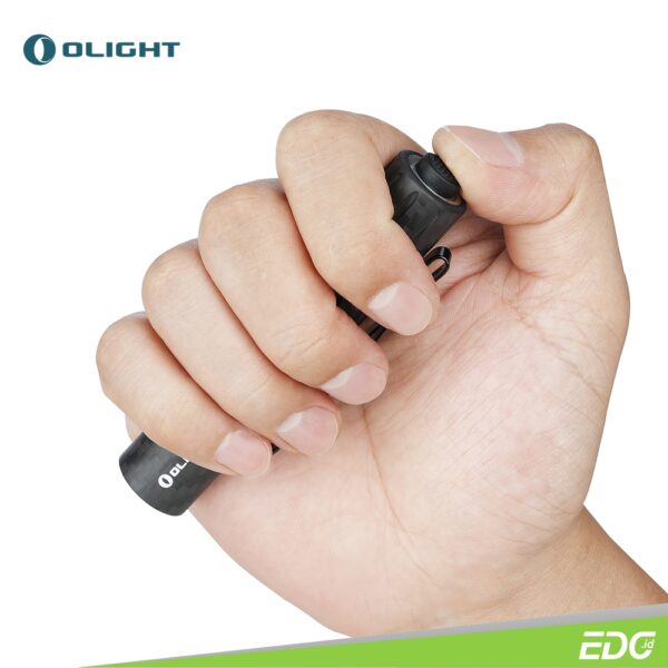 Olight i5R EOS Carbon Fiber 350lm 64m Flashlight Senter LED Versi carbon fiber, craftsmanship dan kualitas terbaik: menggunakan perpaduan carbon fiber and aluminum alloy dengan proses curing, baking, grinding banyak proses manufaktur lainnya, menghasilkan penampilan akhir terbaik. Olight i5R EOS Carbon Fiber is the rechargeable version of i5T EOS, one of our most popular tail-switch EDC flashlights. It adopts a customized 1420mAh Li-ion battery with an integrated USB Type-C interface for charging. The high-performance LED, paired with a PMMA lens, produces a soft and balanced beam up to 350 lumens. Like the i5T EOS, it features a tail switch, aerospace grade aluminum alloy body, unique double helix knurling, and a two-way pocket clip. The i5R is the perfect upgrade with higher performance and a rechargeable design.